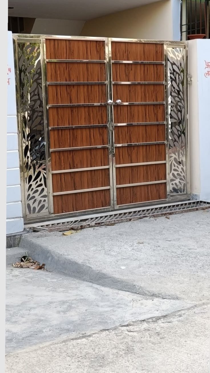 Main Gate 10