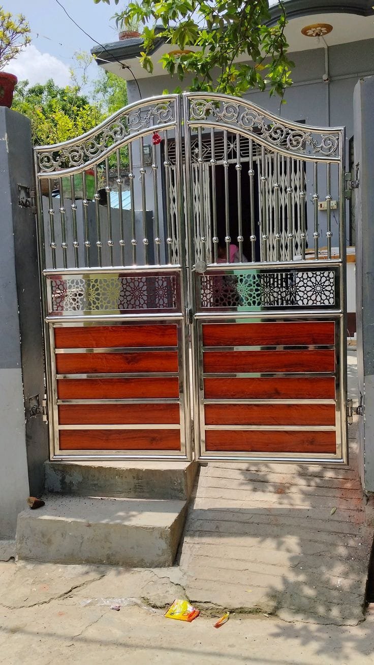 Main Gate 9